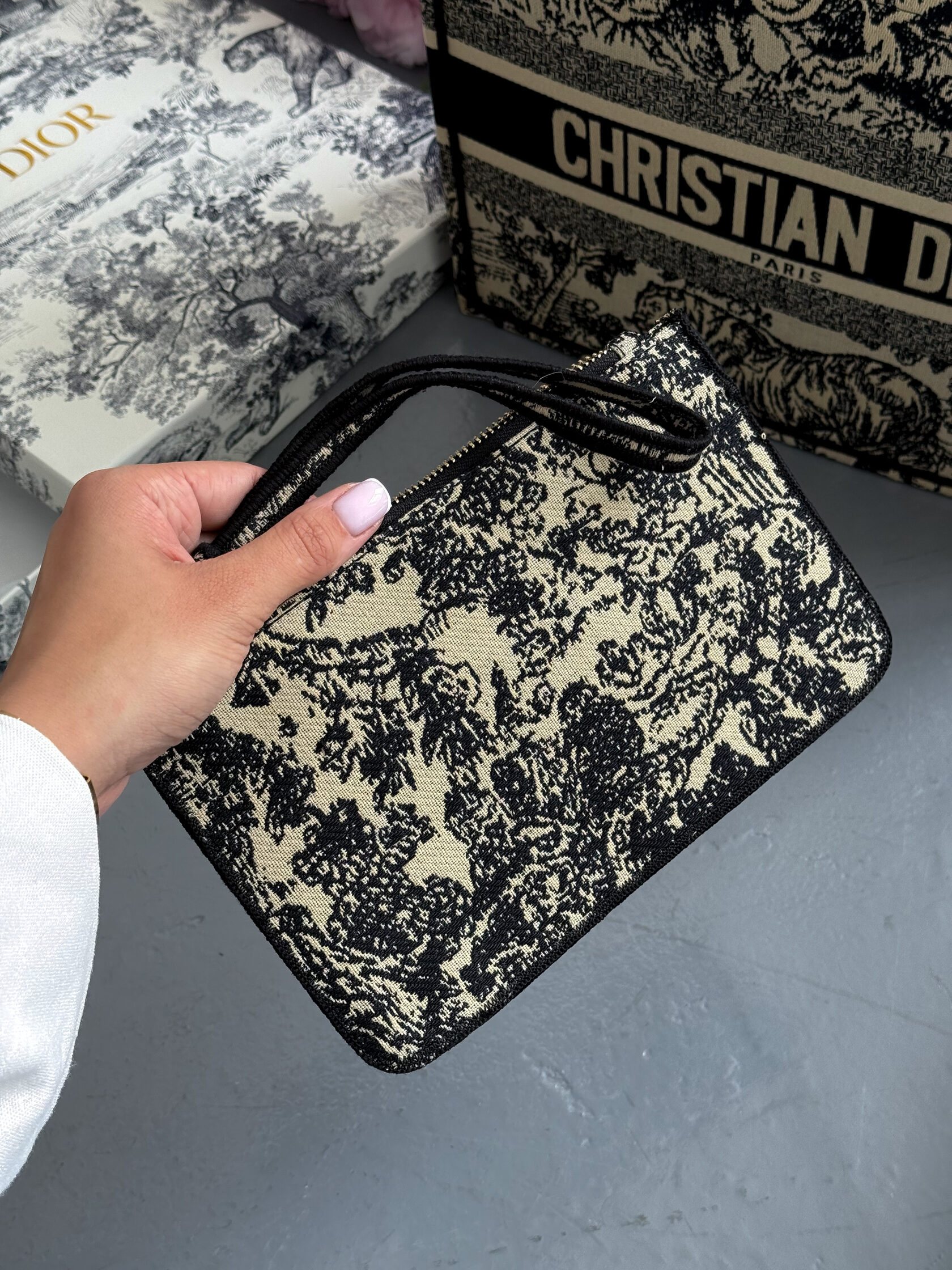 Dior Large Book Tote Ecru and Blue Dior Oblique Embroidery - 15