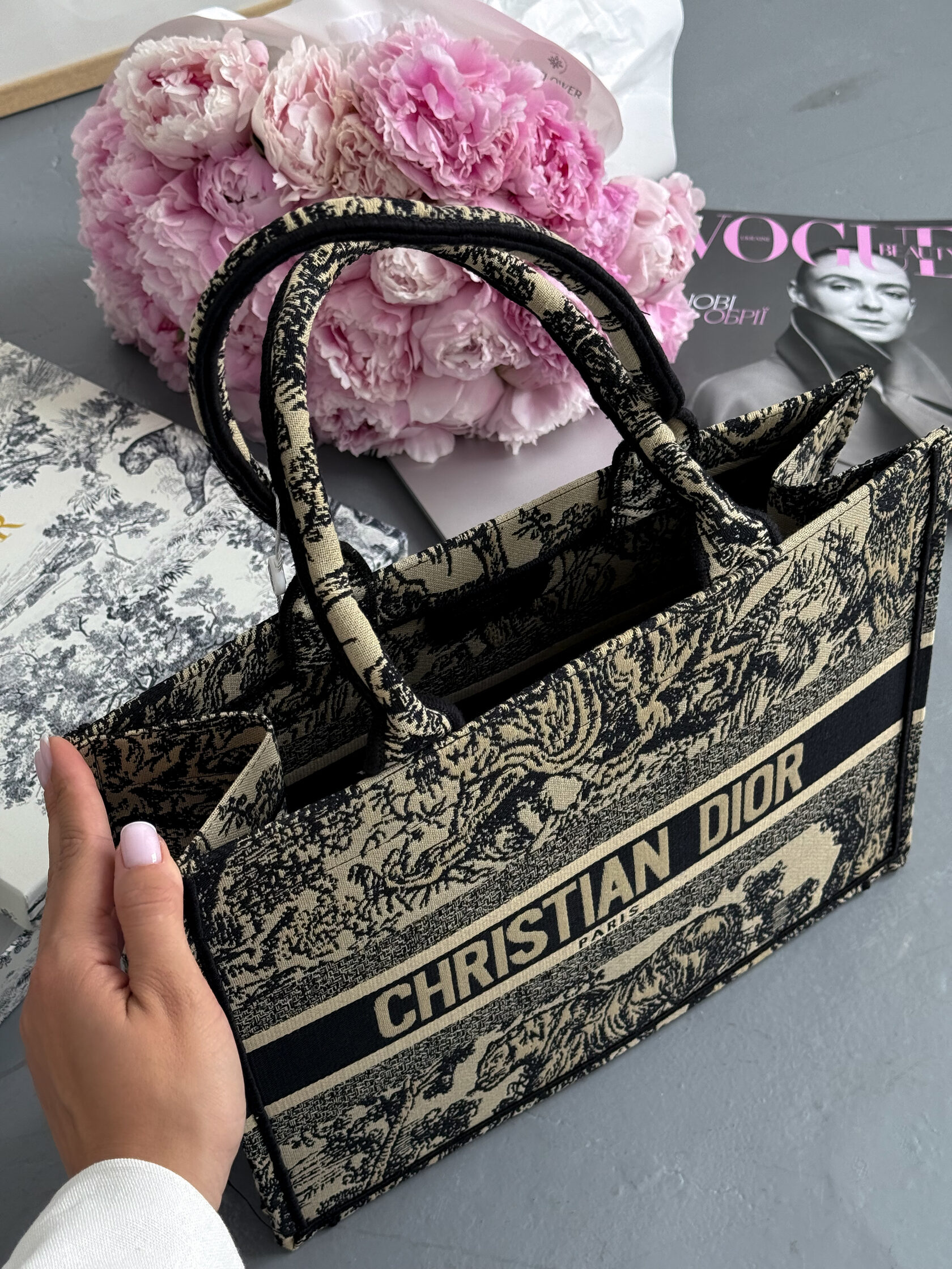 Dior Large Book Tote Ecru and Blue Dior Oblique Embroidery - 8