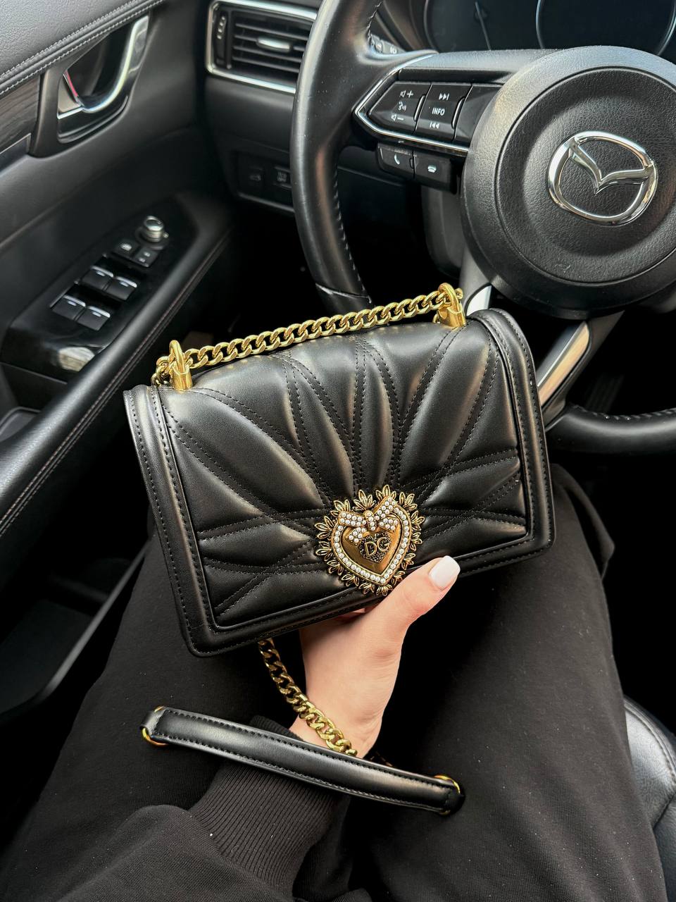 Dolce &amp; Gabbana Devotion Small Quilted Leather Shoulder Bag in Black - 4