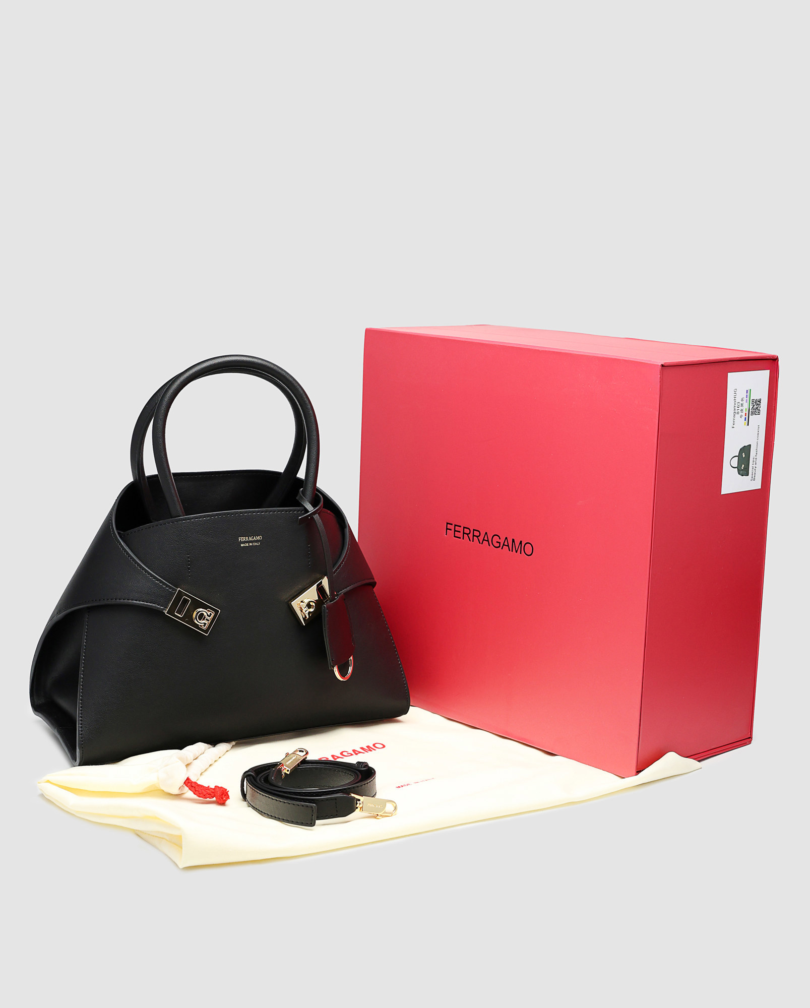 Ferragamo Hug Handbag M in Black - 5