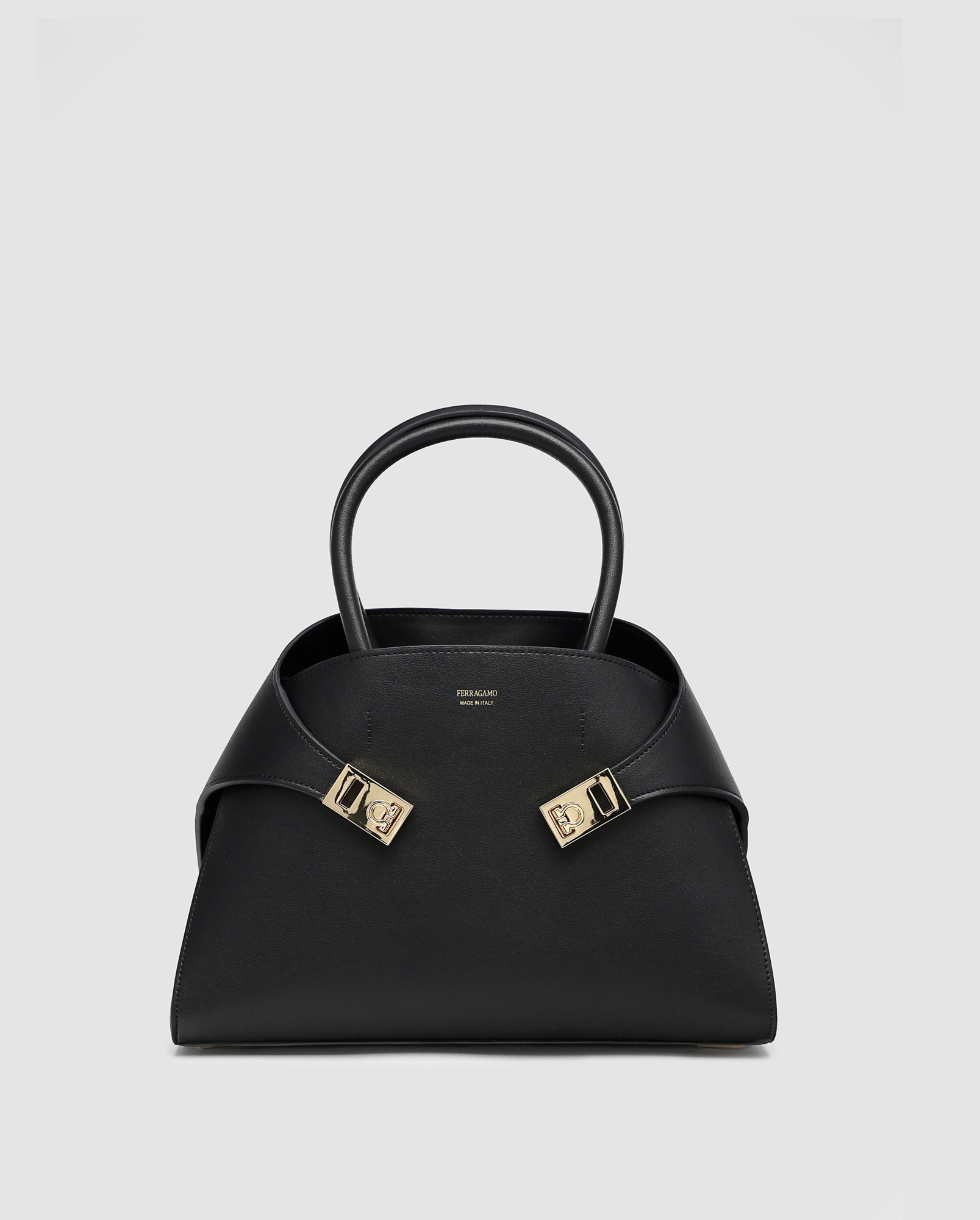 Ferragamo Hug Handbag M in Black