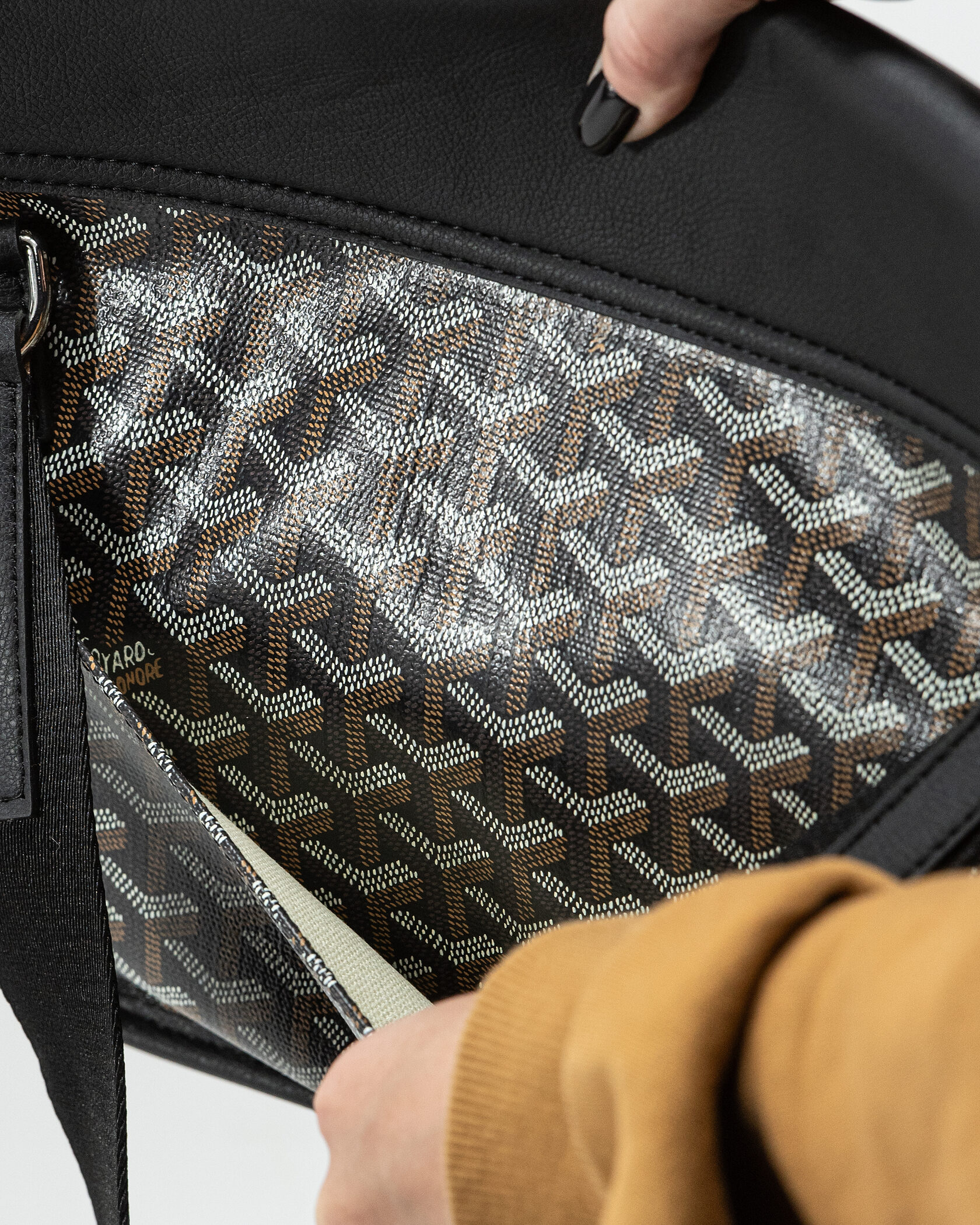 Goyardine Coursier Messenger Bag Black - 9