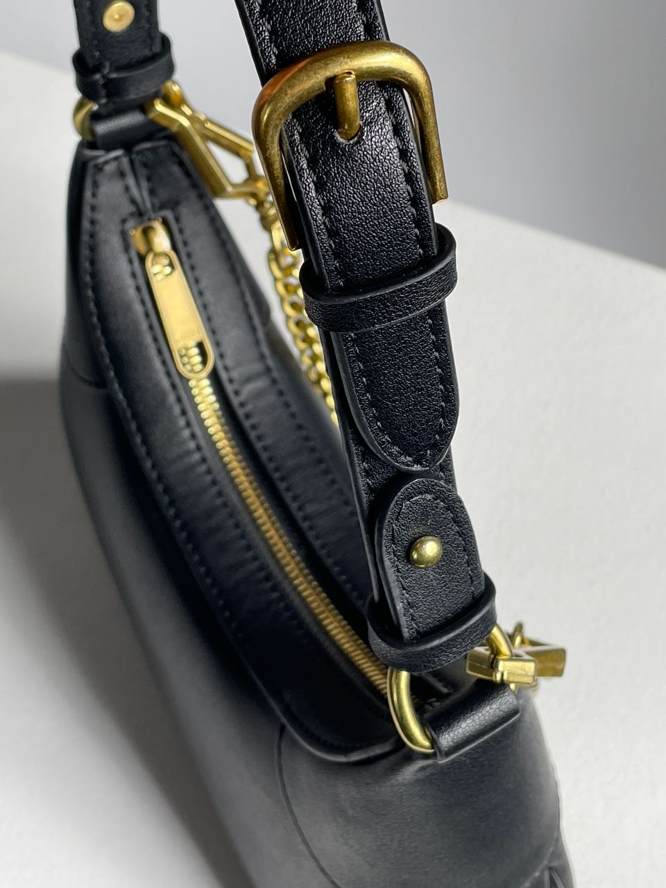 Gucci Aphrodite Small Shoulder Bag Black - 23