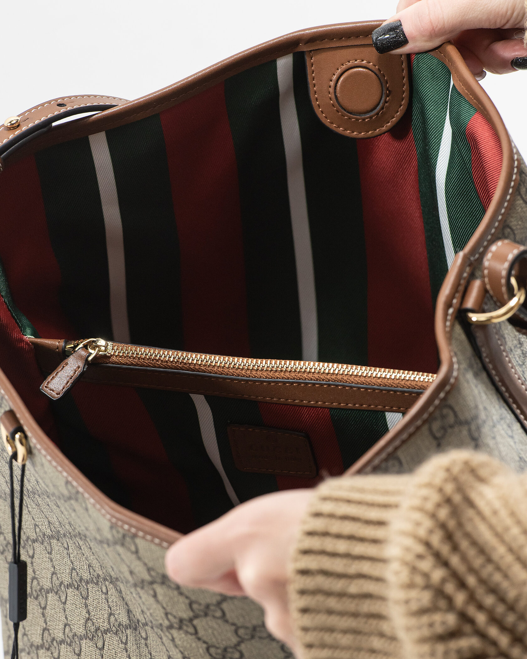 Gucci GG Emblem Small Bucket Bag - 9