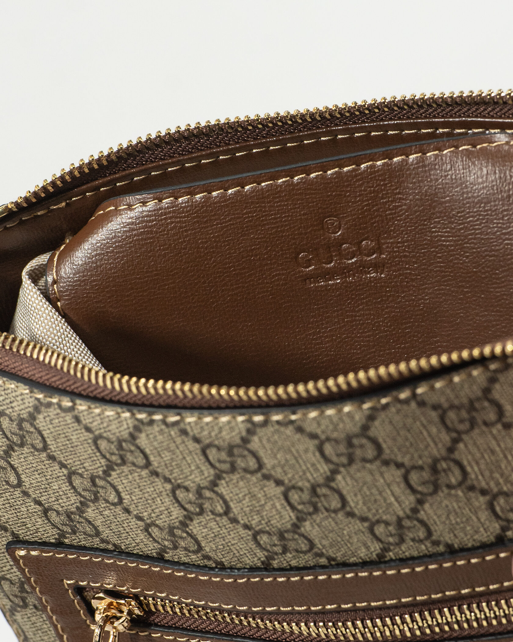 Gucci GG Supreme Classic Messenger - 15