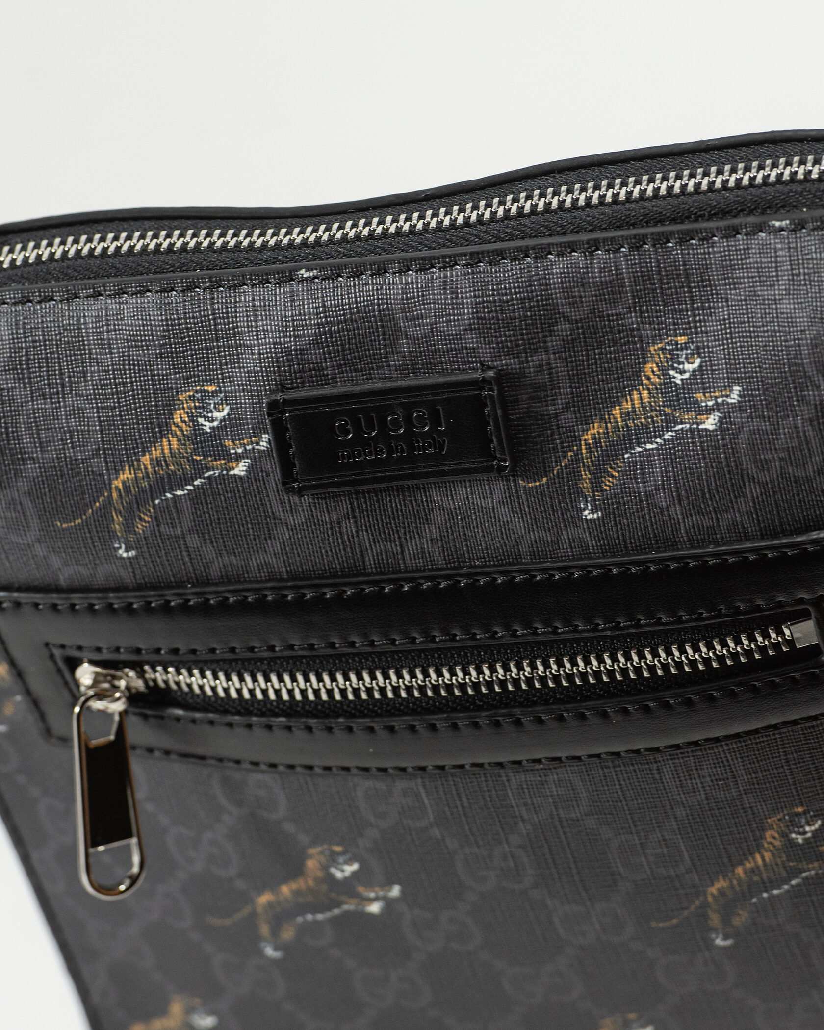 Gucci Small Messenger Bag in Black GG Supreme Canvas with Arrows - 8