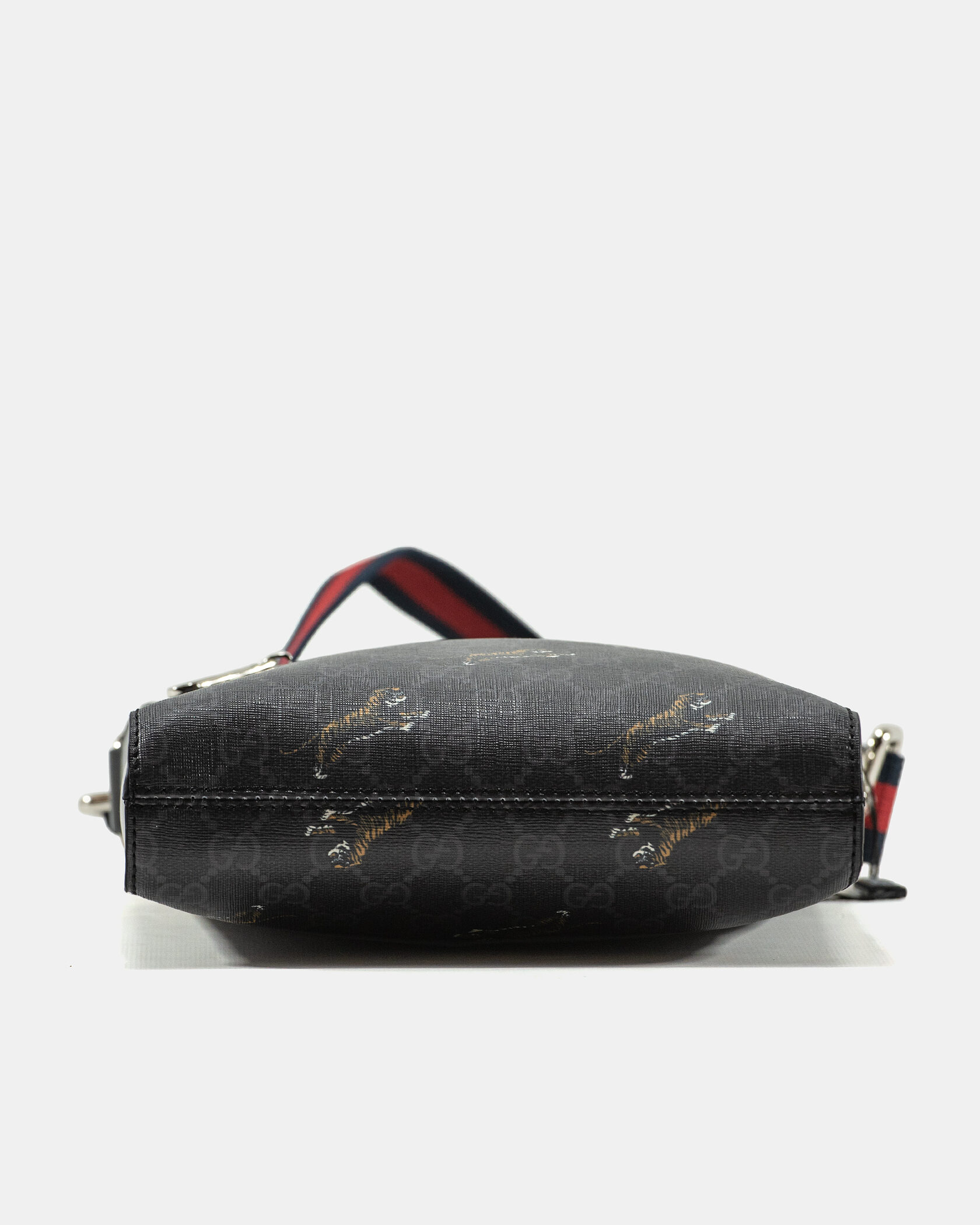 Gucci Small Messenger Bag in Black GG Supreme Canvas with Arrows - 9