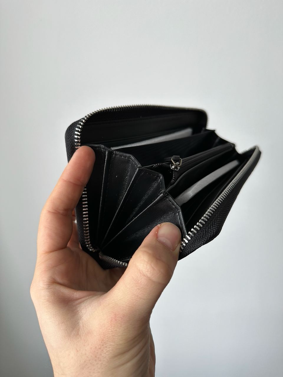 Gucci Wallet Black Embossed Leather - 13