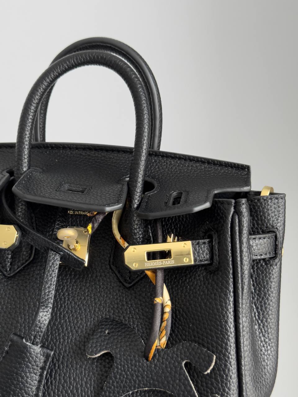 Hermès Birkin 20 Bag in Black Leather - 19