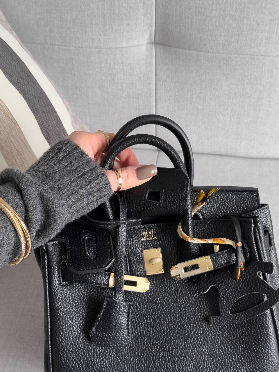 Hermès Birkin 20 Bag in Black Leather - 23