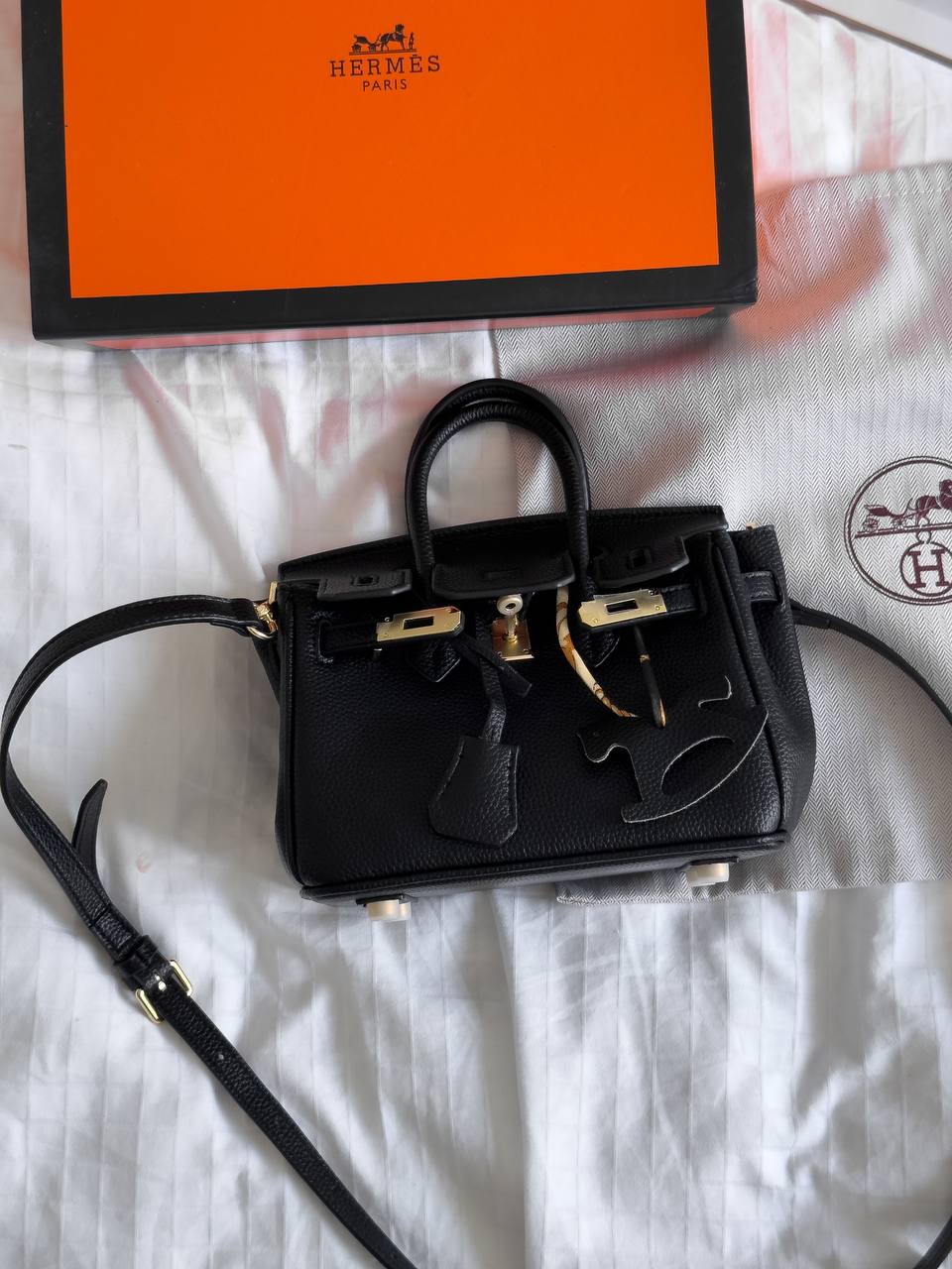 Hermès Birkin 20 Bag in Black Leather - 3