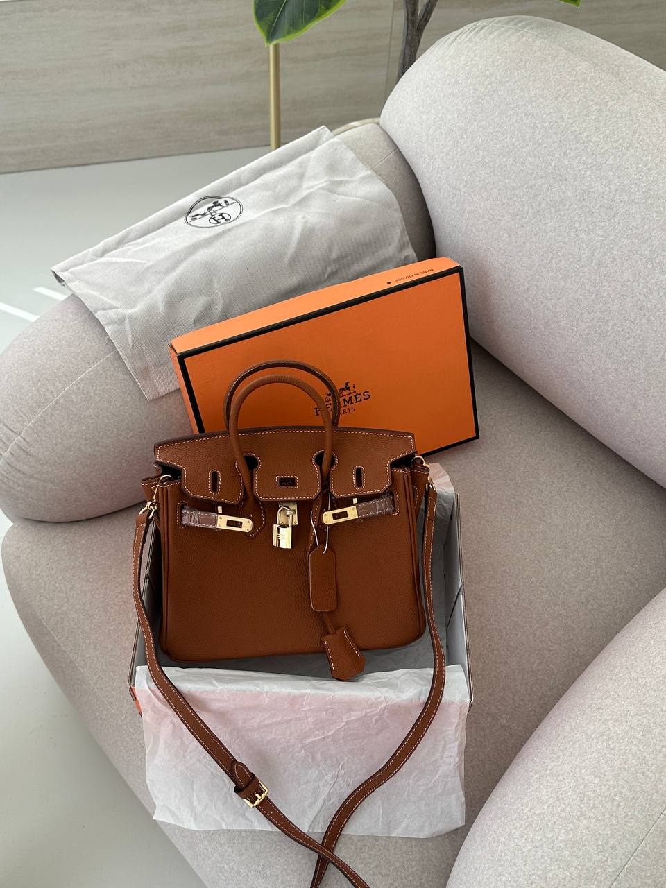 Hermès Birkin 25 Bag in Gold Togo Leather - 2