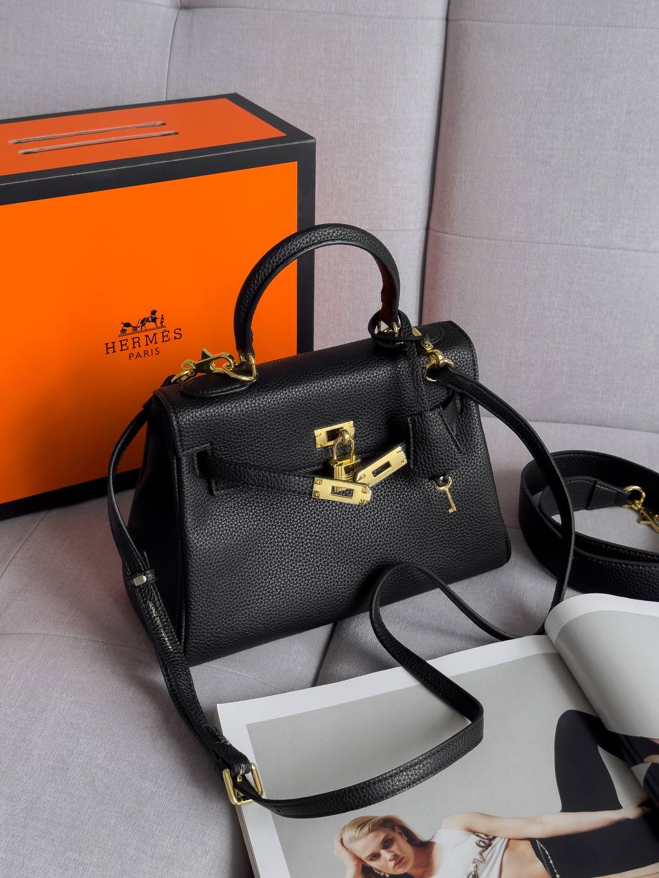 Hermès Kelly 25 Sellier Epsom Leather Bag in Rouge H Black - 2