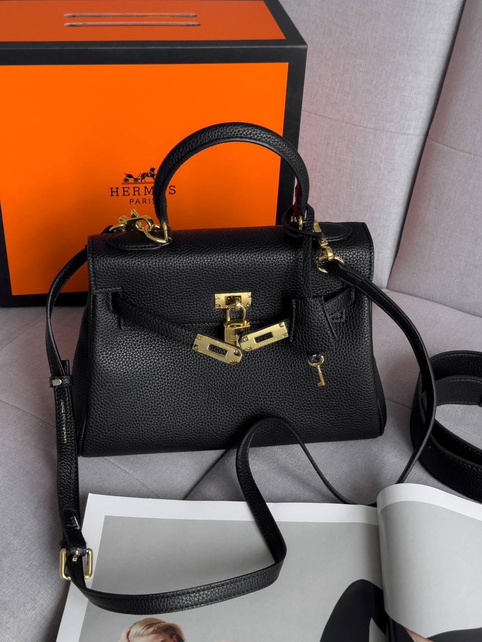 Hermès Kelly 25 Sellier Epsom Leather Bag in Rouge H Black - 3