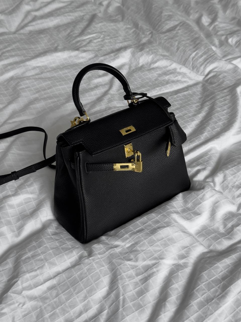 Hermès Kelly 25 Sellier Epsom Leather Bag in Rouge H Black - 7