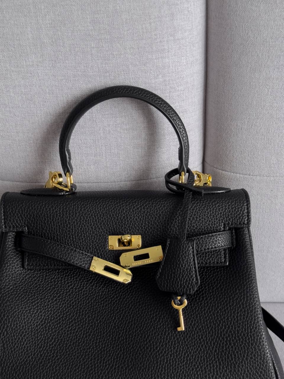 Hermès Kelly 25 Sellier Epsom Leather Bag in Rouge H Black - 8
