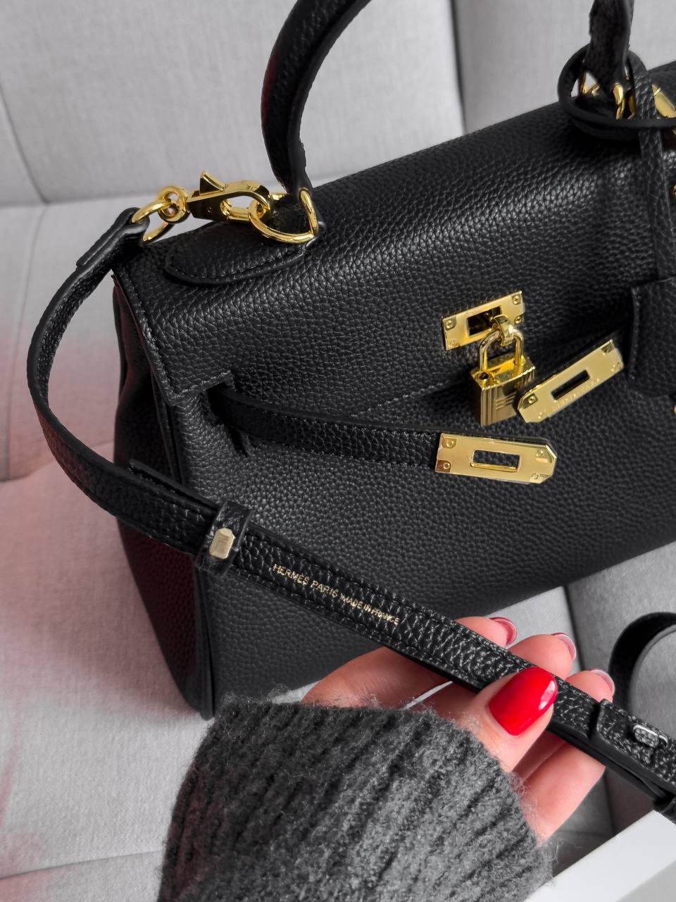 Hermès Kelly 25 Sellier Epsom Leather Bag in Rouge H Black - 9