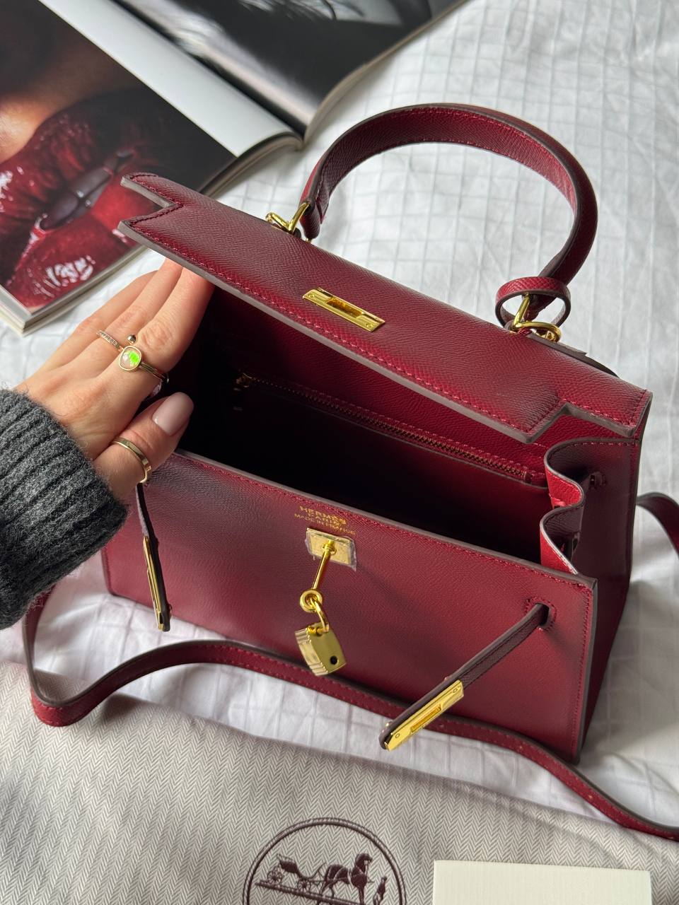 Hermès Kelly 25 Sellier Epsom Leather Bag in Rouge H (Bordeaux/Burgundy) - 23
