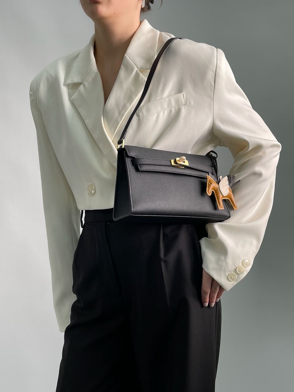 Hermes Kelly Pochette Black/Gold - 6