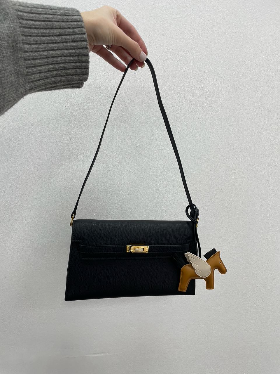 Hermes Kelly Pochette Black/Gold - 7