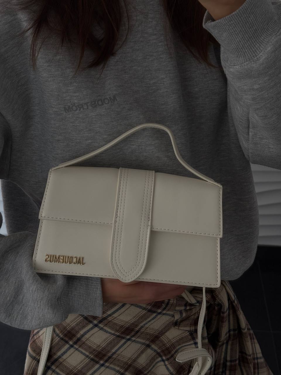 Jacquemus Le Bambino Small Leather Shoulder Bag in White - 3