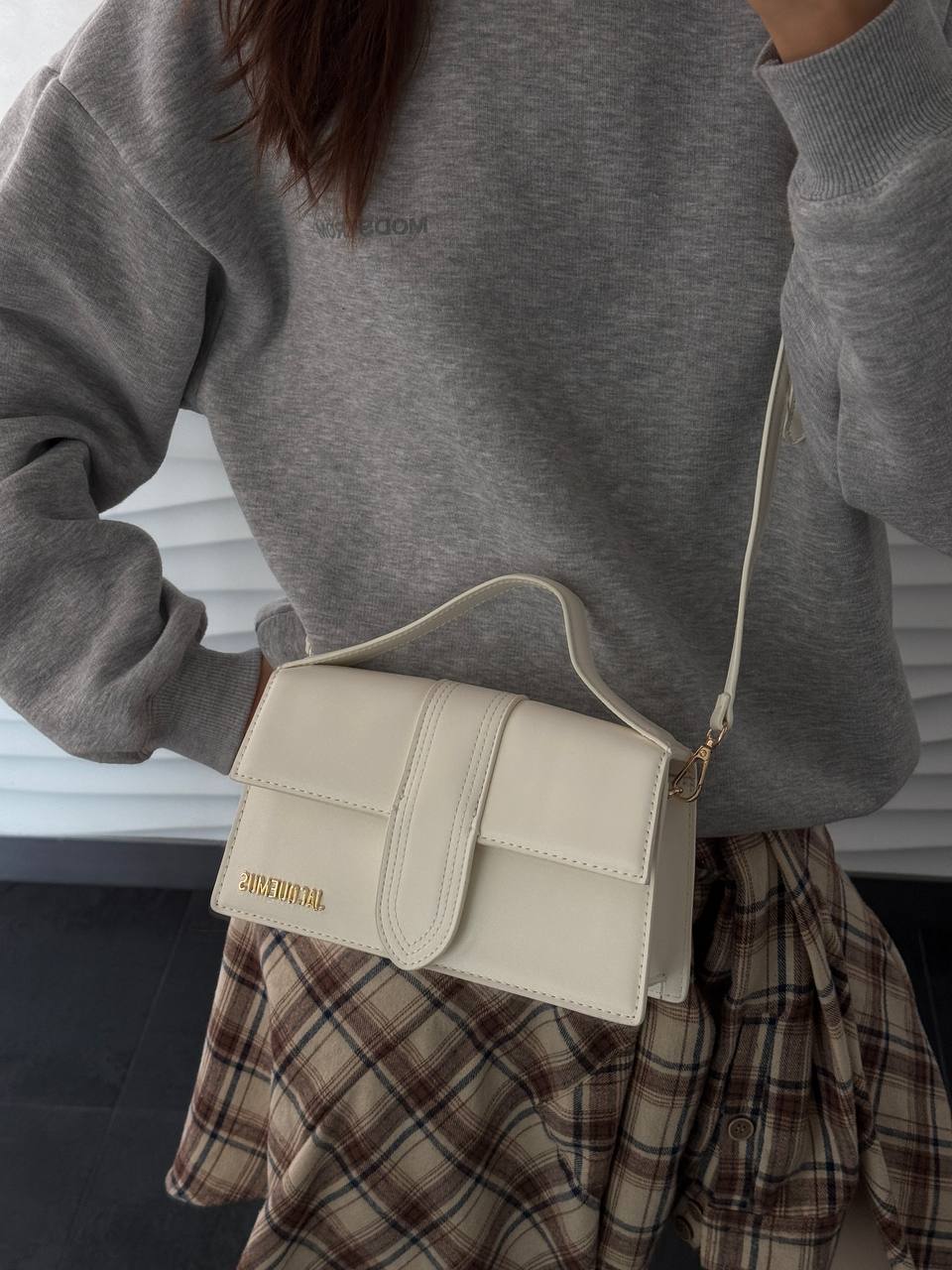 Jacquemus Le Bambino Small Leather Shoulder Bag in White - 6