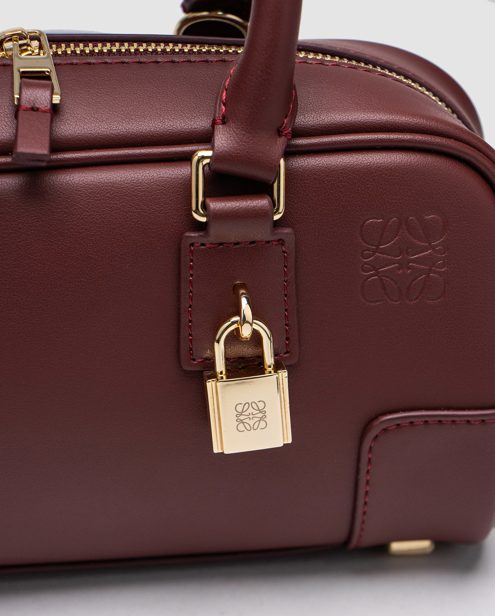 Loewe Amazona 23 Cropped Bag in Nappa Calfskin Burgundy - 3