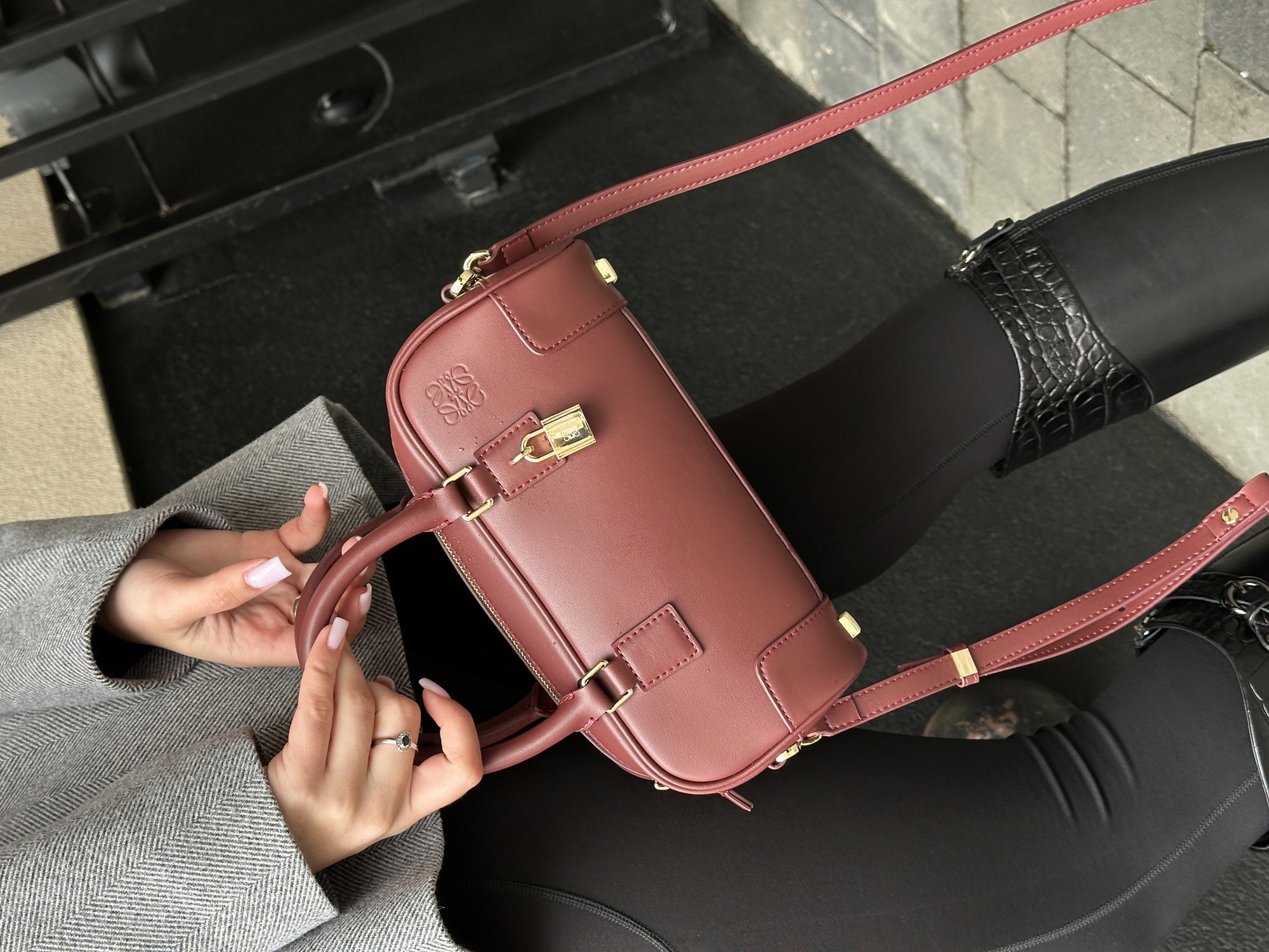 Loewe Amazona 23 Cropped Bag in Nappa Calfskin Burgundy - 8