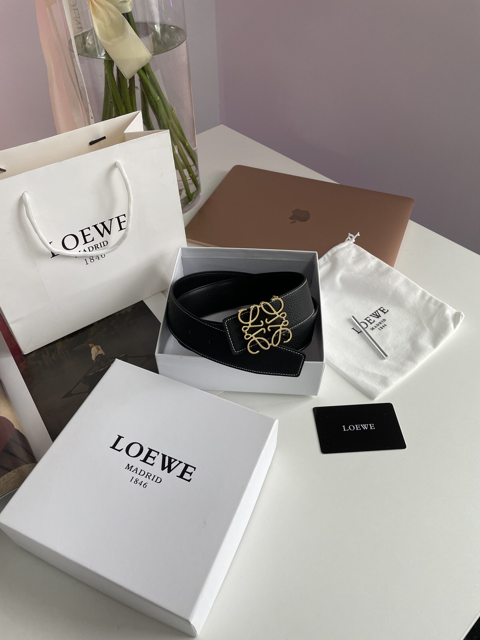 Loewe Anagram Belt in Pebble Grain Calfskin Black/Gold - 2