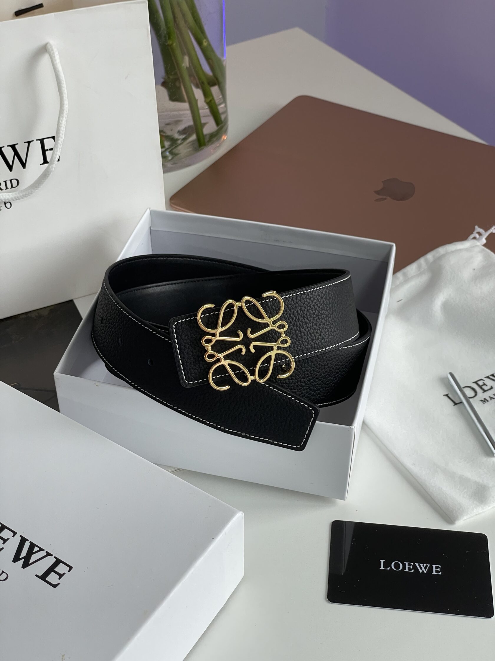 Loewe Anagram Belt in Pebble Grain Calfskin Black/Gold - 5