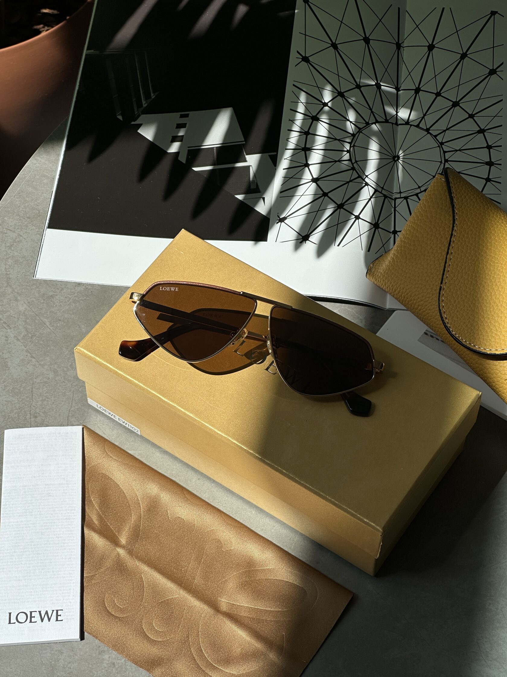 Loewe Brown/Gold LW40039U 002 - 2