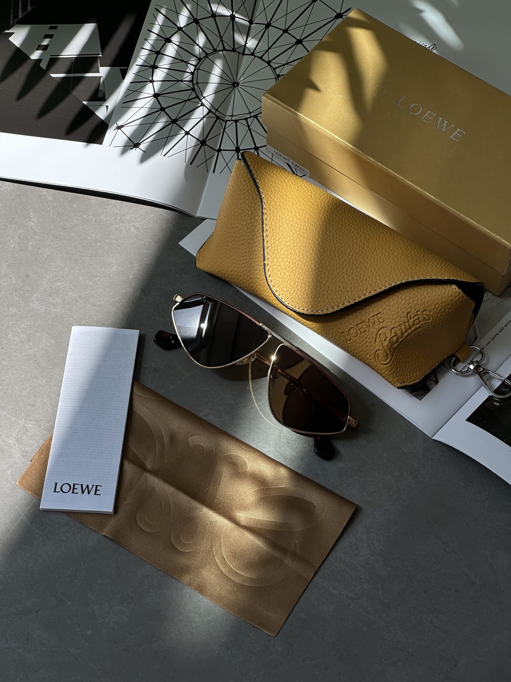 Loewe Brown/Gold LW40039U 002 - 3