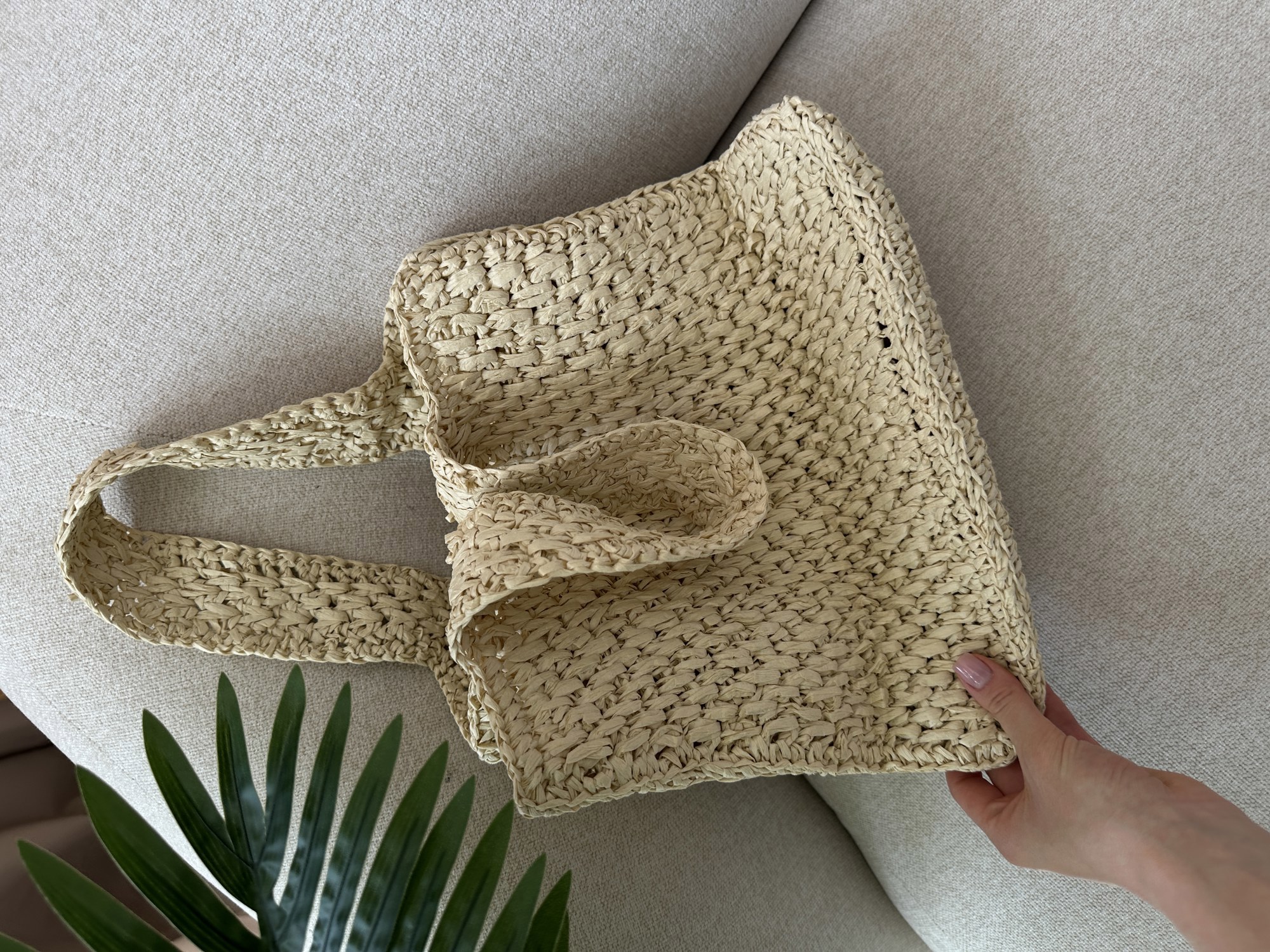 Loewe Medium Font Tote in Raffia - 13