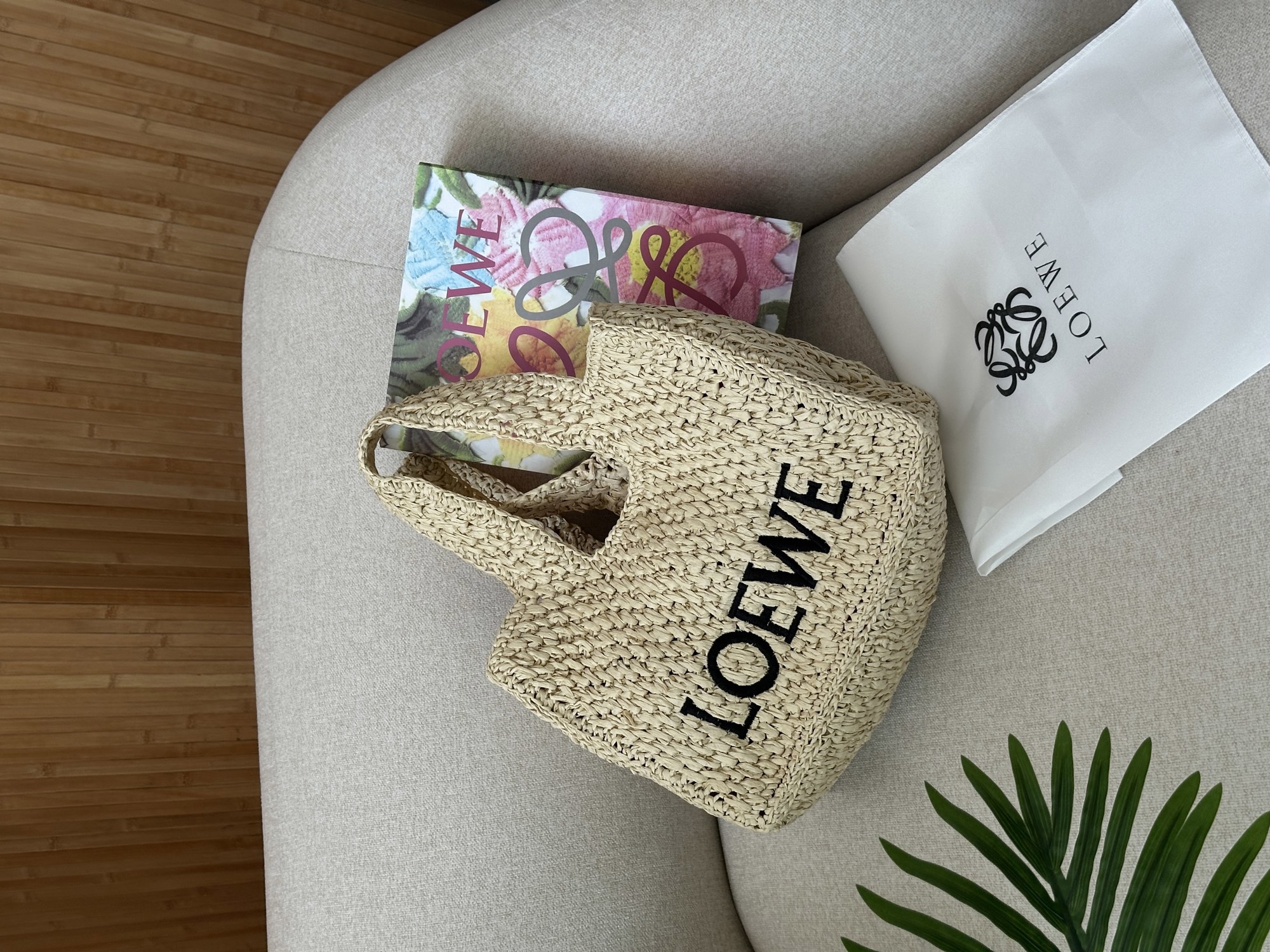 Loewe Medium Font Tote in Raffia - 6