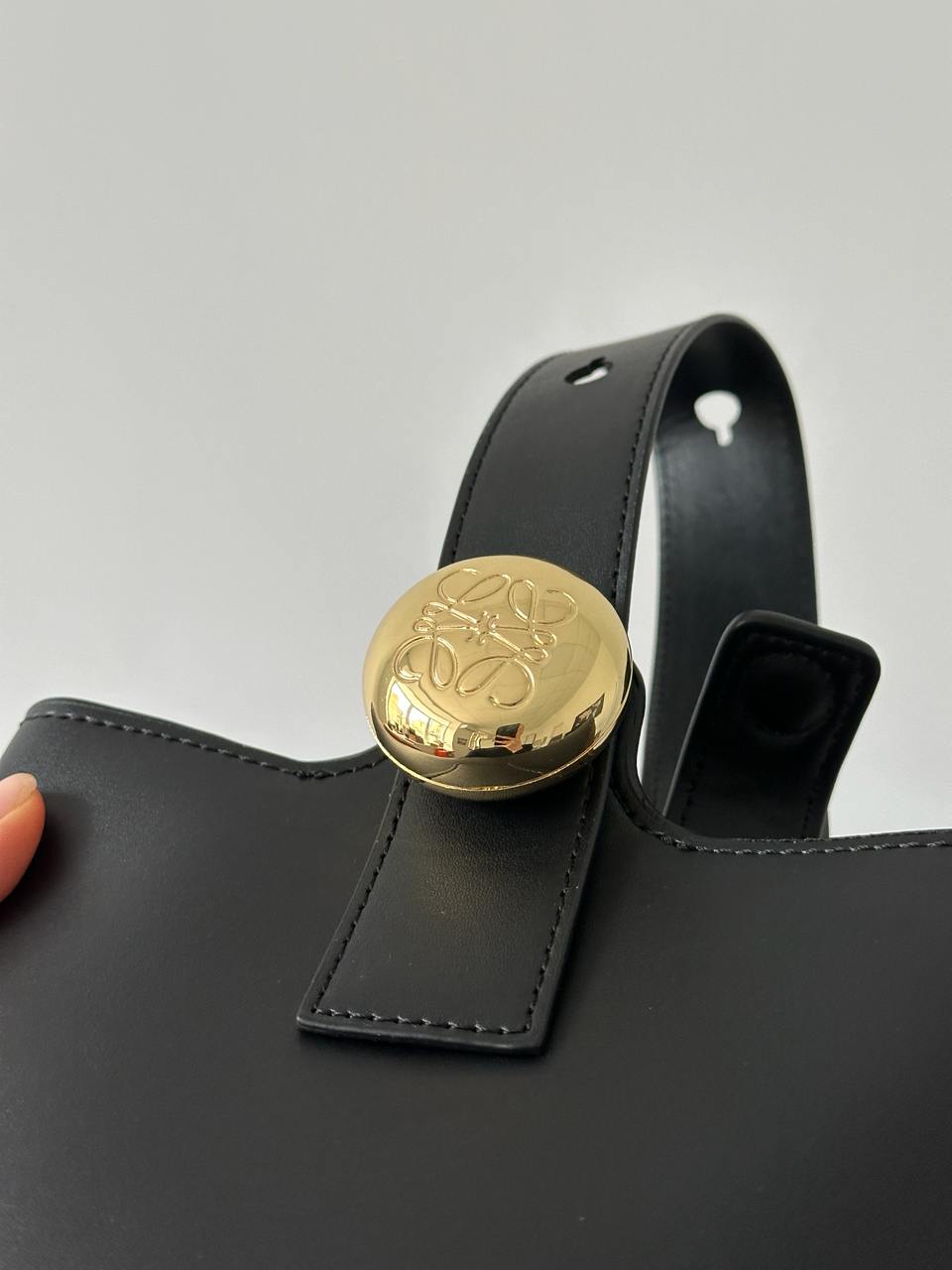 Loewe Mini Pebble Bucket Bag in Smooth Calfskin Black - 7