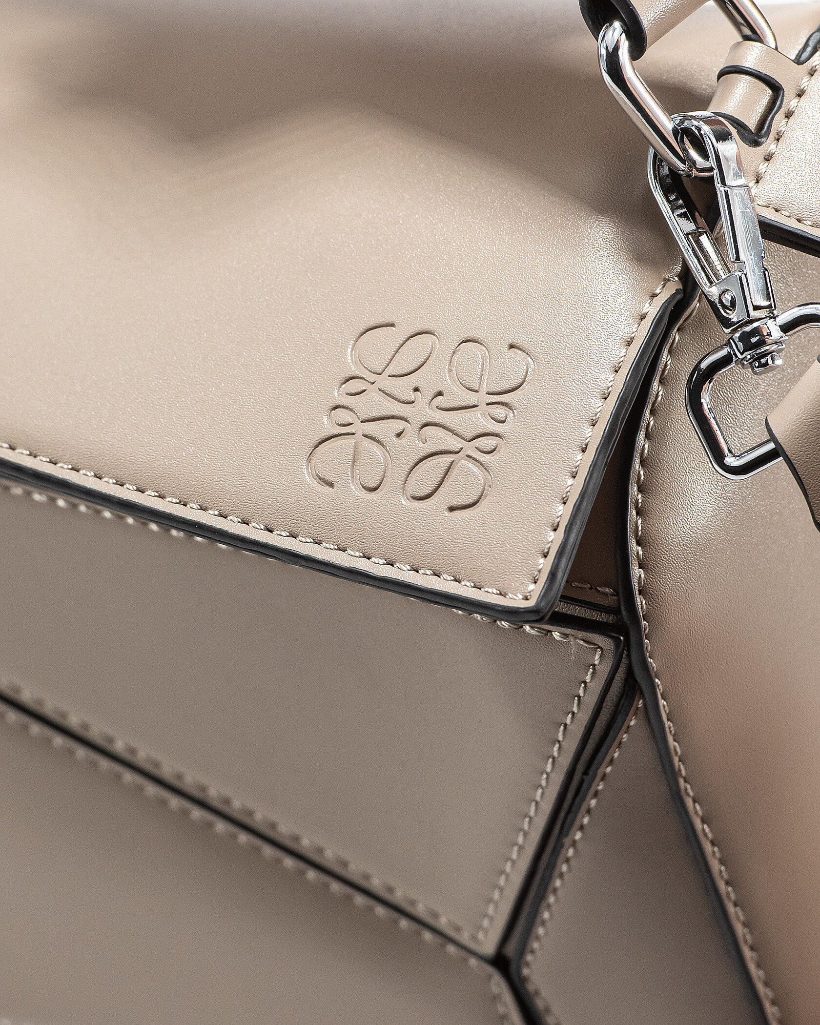 Loewe Paula's Ibiza Puzzle Bag In Classic Calfskin Gentle beige - 6