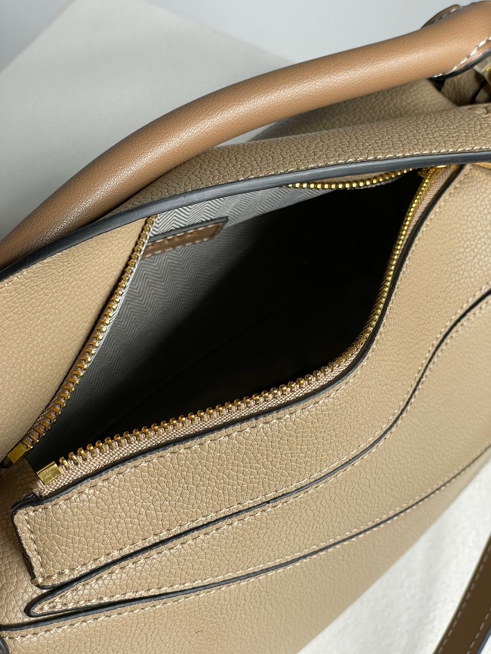 Loewe Small Puzzle Bag in Classic Calfskin Beige - 25