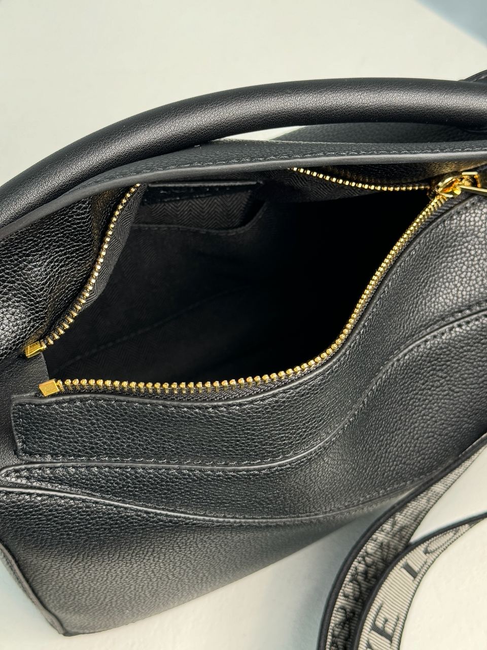 Loewe Small Puzzle Bag in Classic Calfskin Black - 20