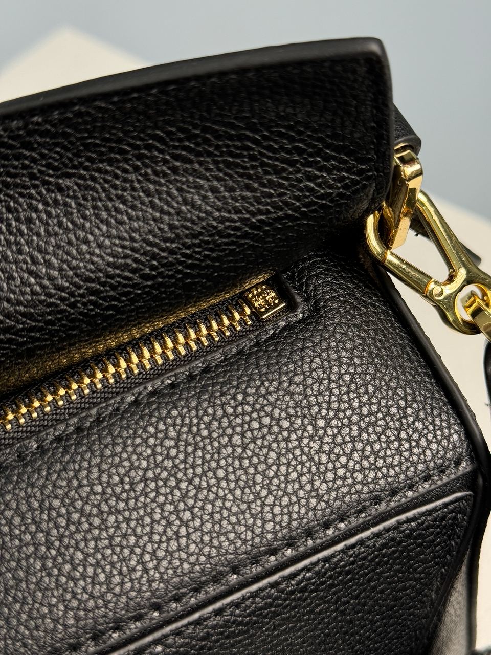 Loewe Small Puzzle Bag in Classic Calfskin Black - 22