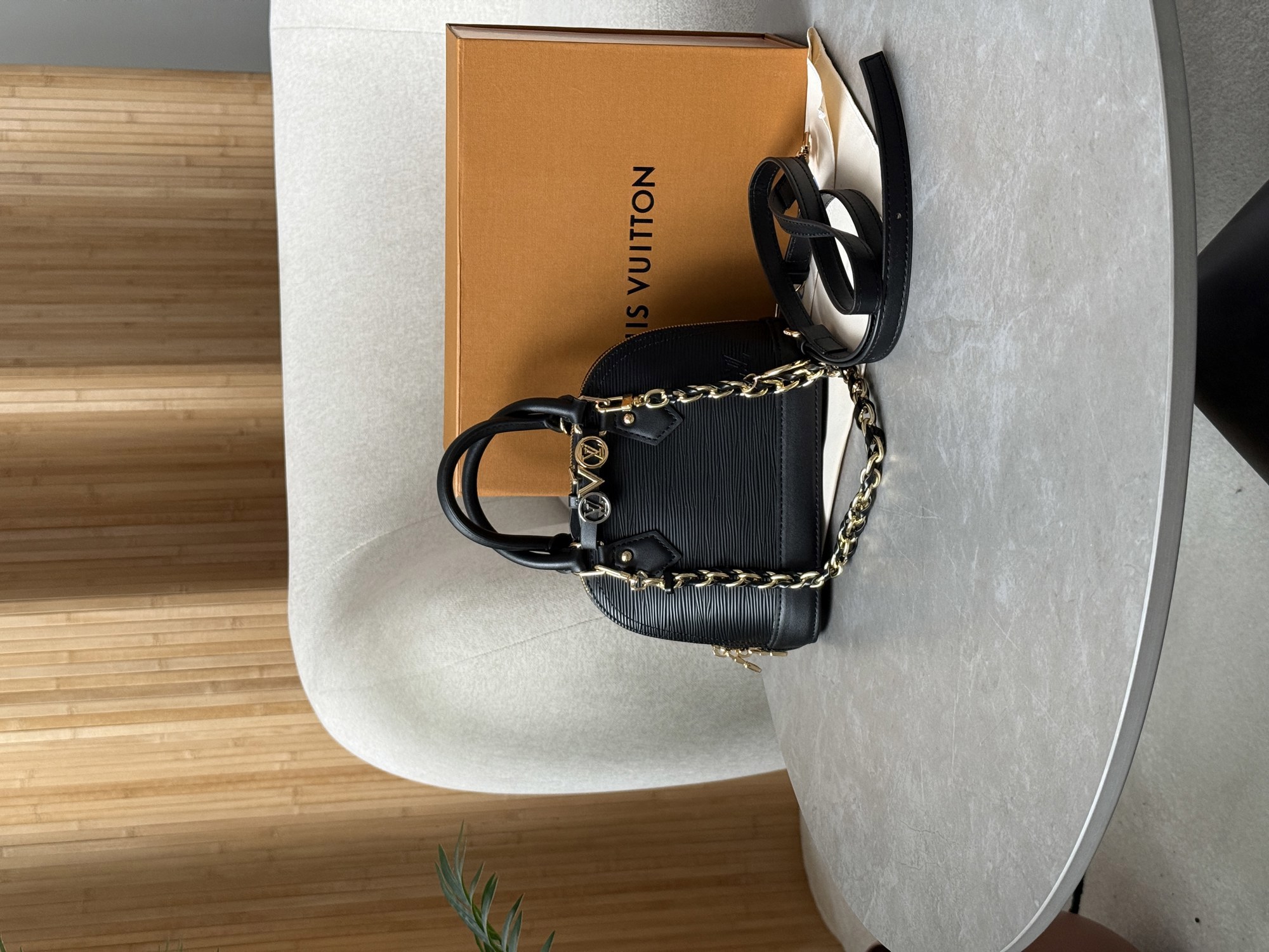Louis Vuitton Alma Mini Epi Leather Black - 10