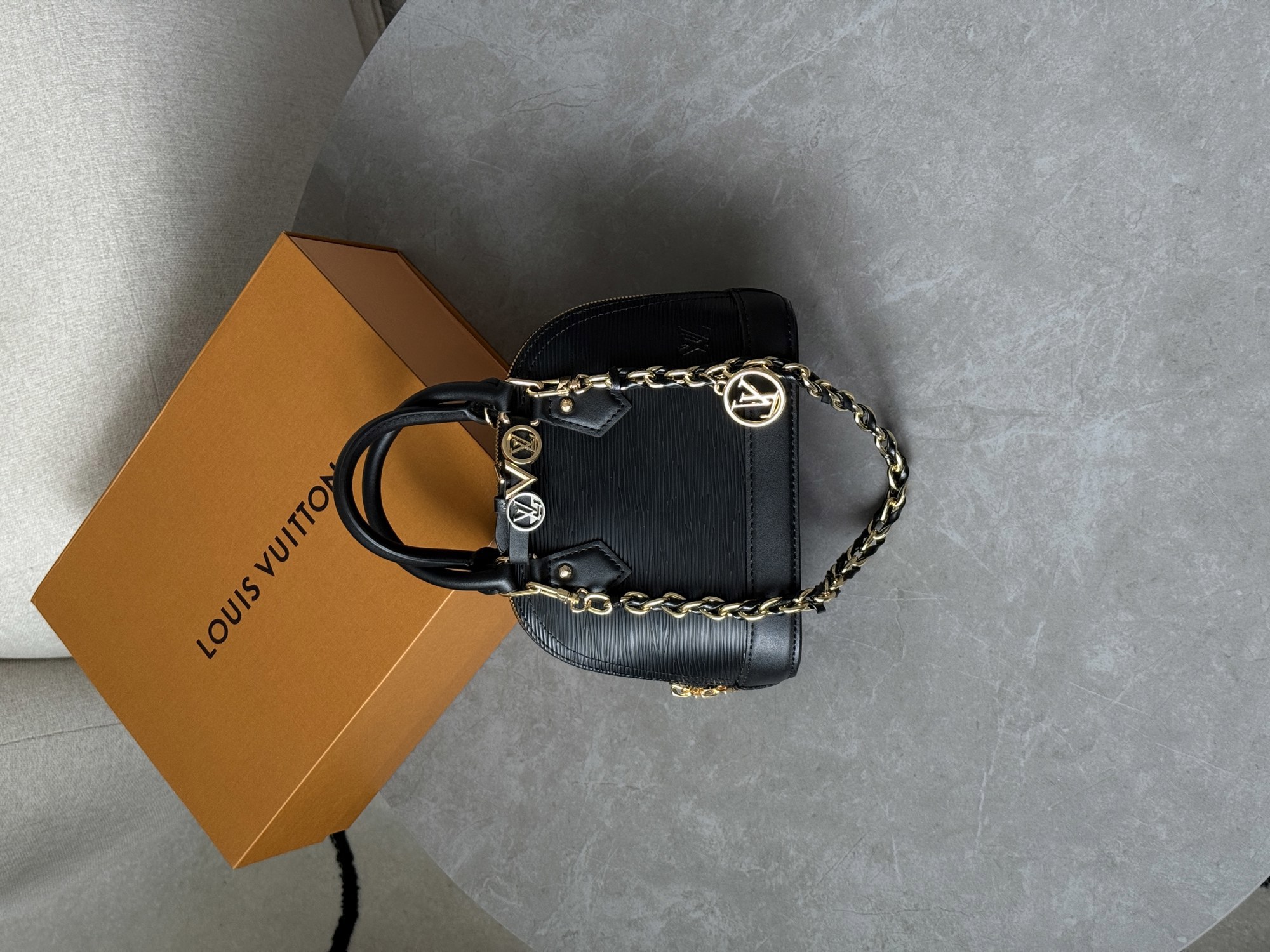 Louis Vuitton Alma Mini Epi Leather Black - 13