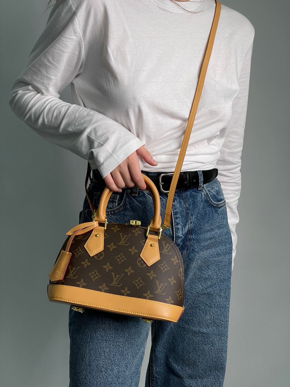Louis Vuitton Alma Monogram Canvas - 6