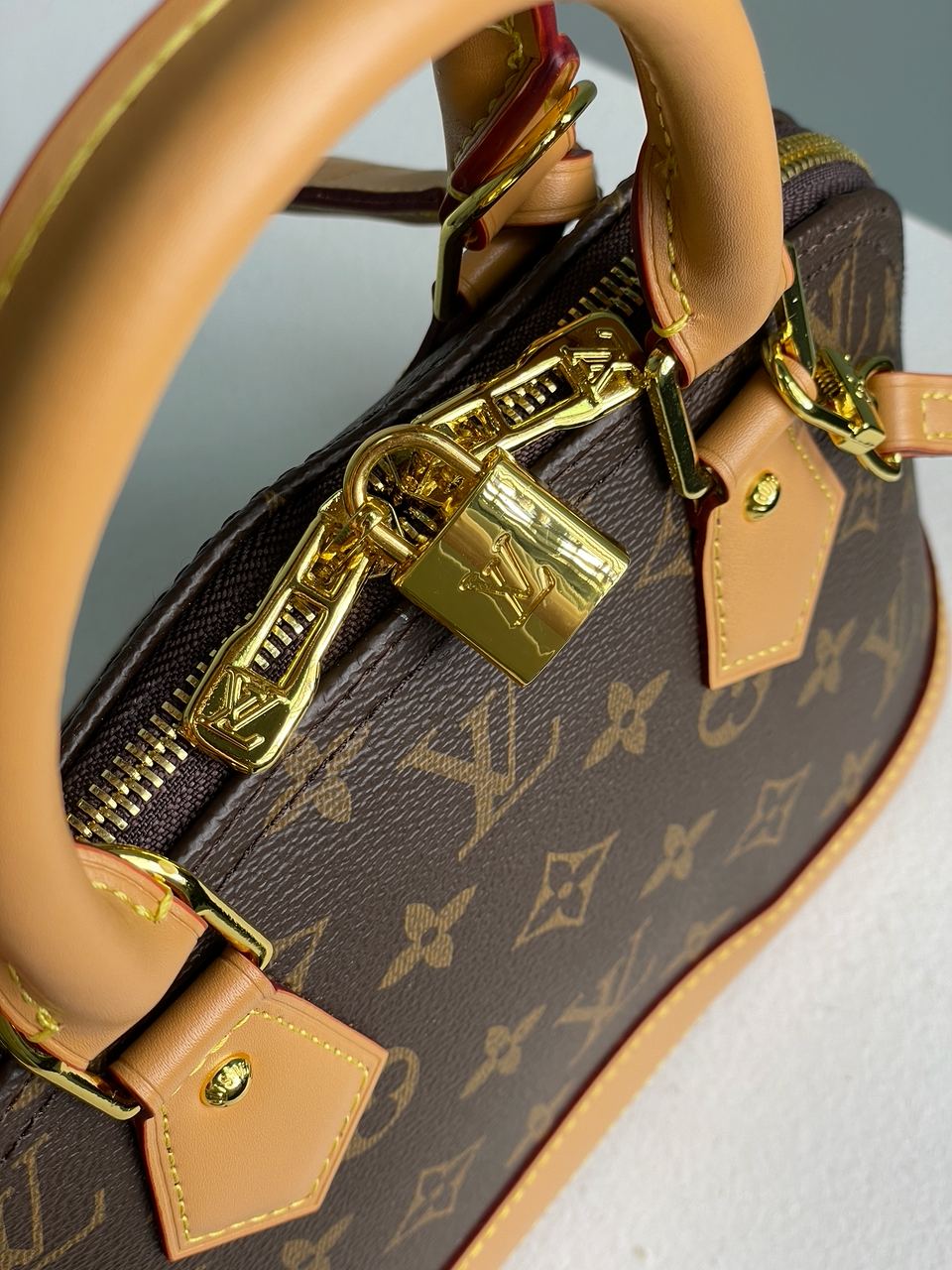 Louis Vuitton Alma Monogram Canvas - 8