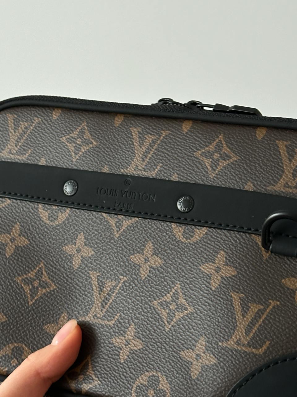 Louis Vuitton Alpha Wearable Wallet Brown/Black - 6