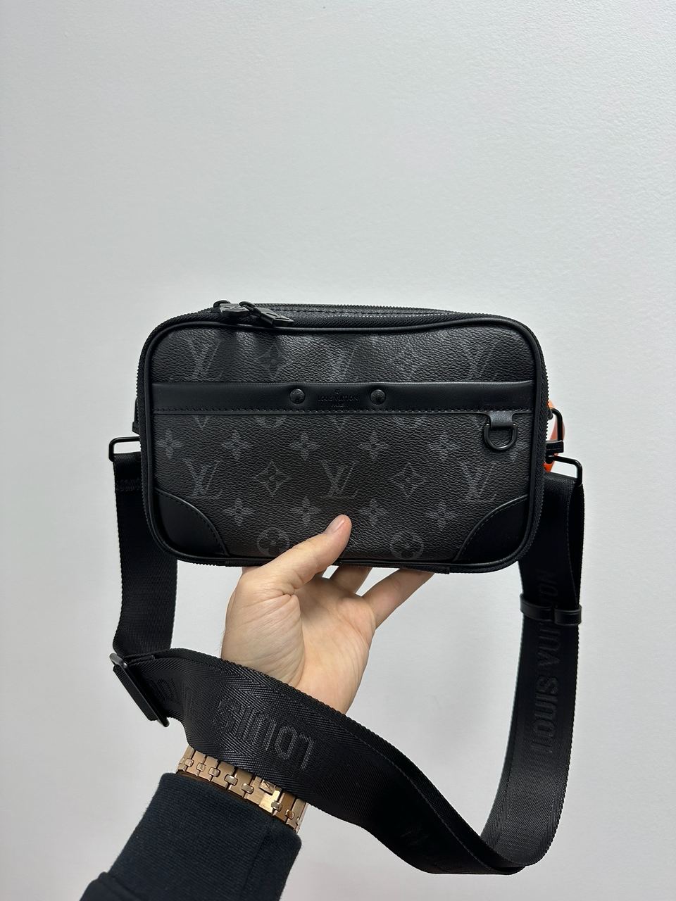 Louis Vuitton Alpha Wearable Wallet Grey Black - 4