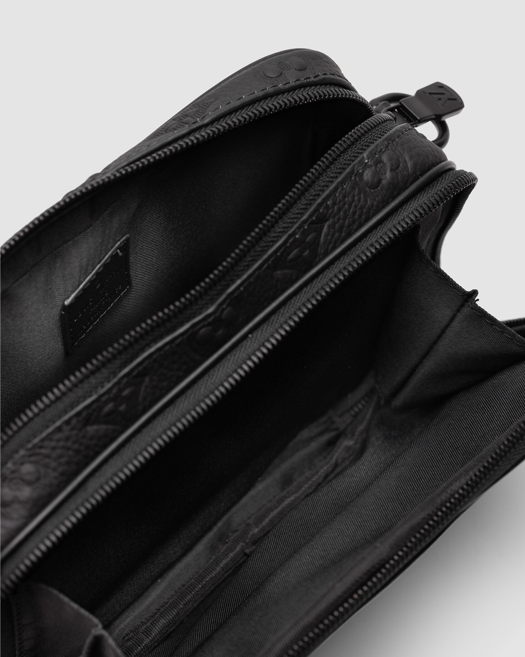 Louis Vuitton Alpha Wearable Wallet Total Black - 12