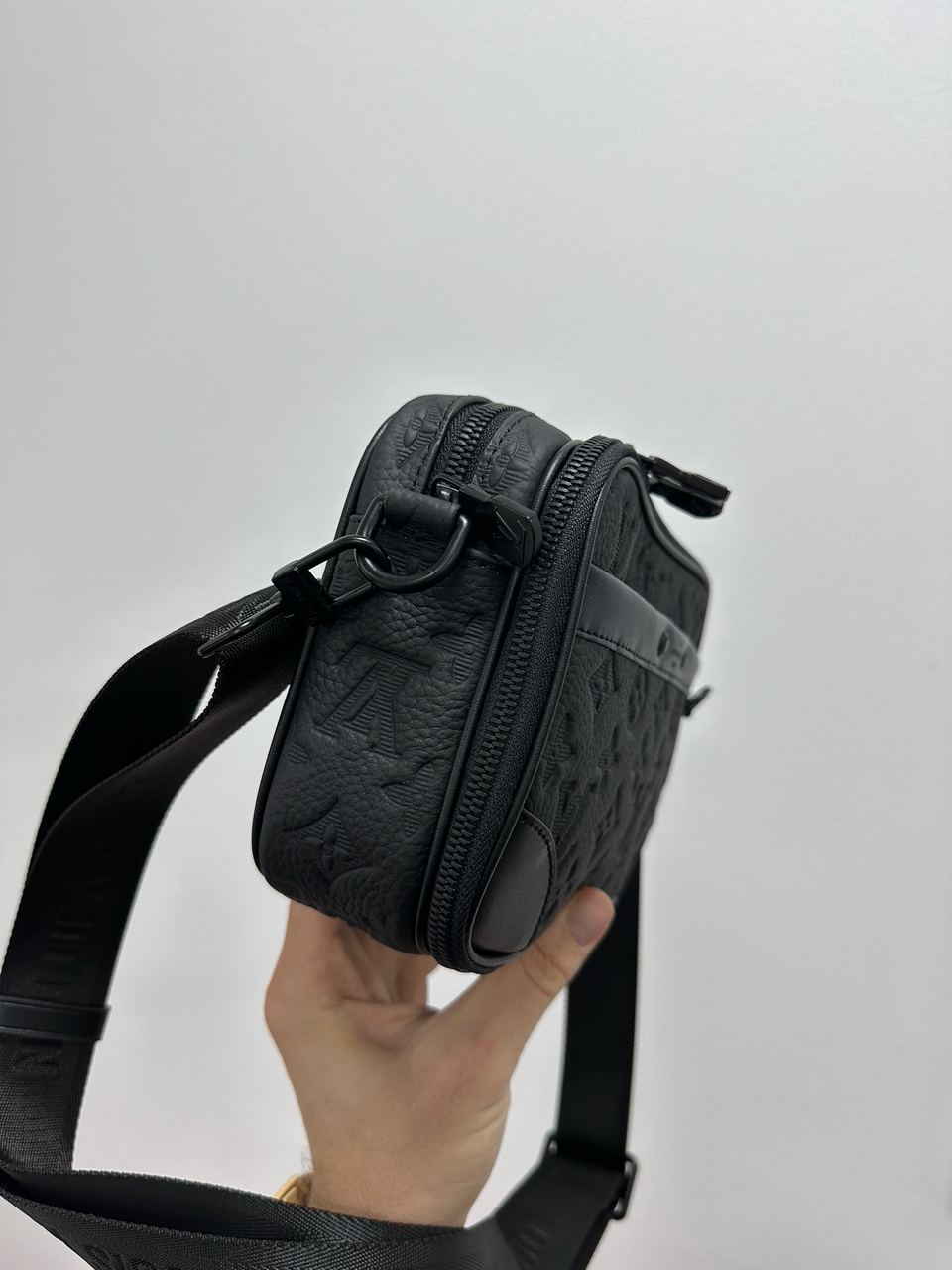 Louis Vuitton Alpha Wearable Wallet Total Black - 7