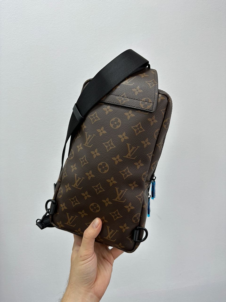 Louis Vuitton Avenue Slingbag Brown - 8