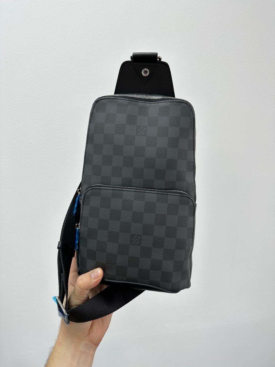 Louis Vuitton Avenue Slingbag Grey - 7