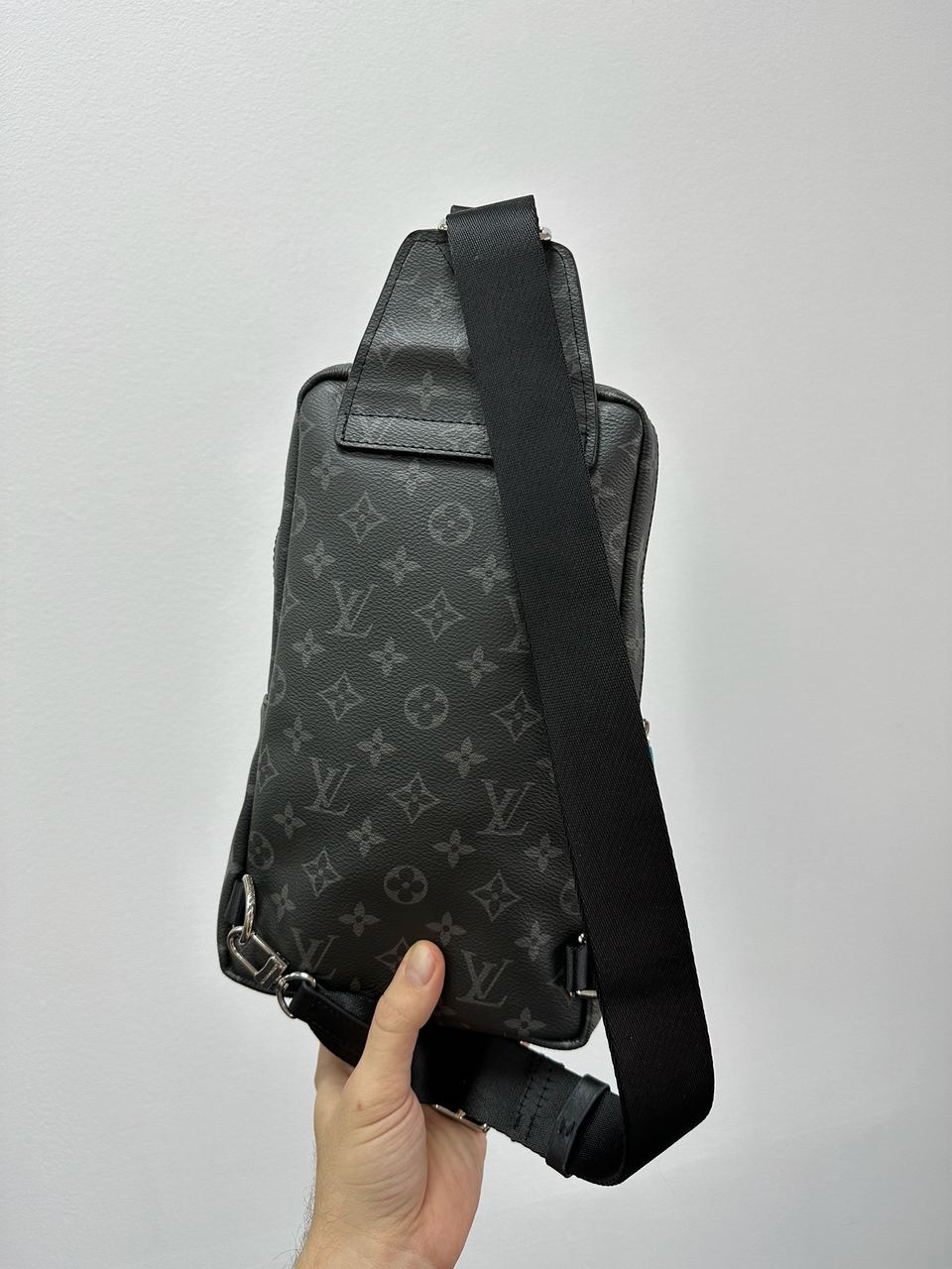 Louis Vuitton Avenue Slingbag Grey - 10